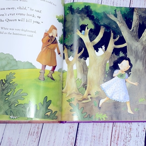 Snow White & The Seven Dwarfs kids book - Picture 8 of 13